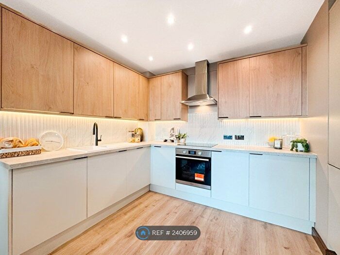 3 Bedroom Flat To Rent In Gerry Raffles Square, London, E15