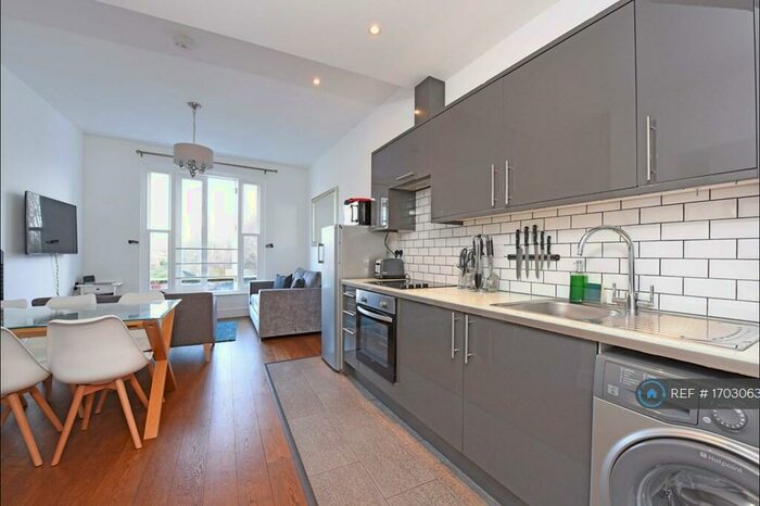 3 Bedroom Flat To Rent In Falcon Road, London, SW11