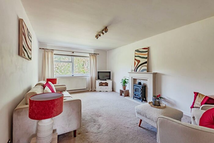 2 Bedroom Flat For Sale In Monks Walk, Reigate, RH2