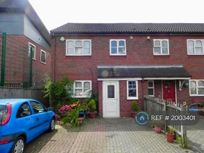 3 Bedroom End Of Terrace House To Rent In Hamel Close, Harrow, HA3
