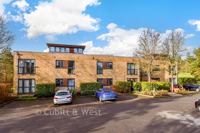 2 Bedroom Flat For Sale In Hornbeam Road, Reigate, Surrey, RH2