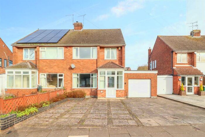 3 Bedroom Semi-Detached House To Rent In Babbacombe Road, Styvechale, Coventry, CV3