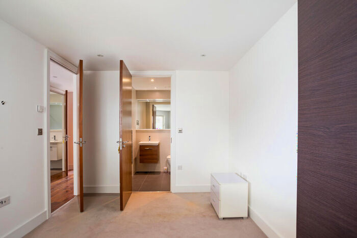 2 Bedroom Flat For Sale In Flower Lane, London, NW7