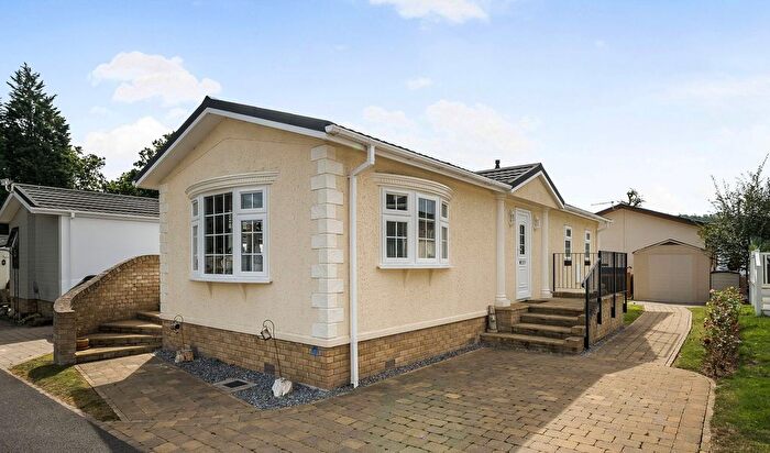2 Bedroom Mobile/park Home For Sale In Regency Court, Stover, Nr Newton Abbott, Devon, TQ12