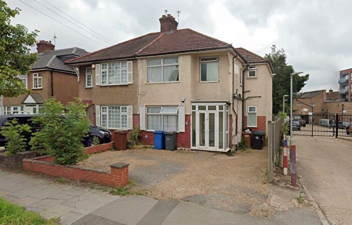 2 Bedroom Flat To Rent In Weston Drive, Stanmore, HA7