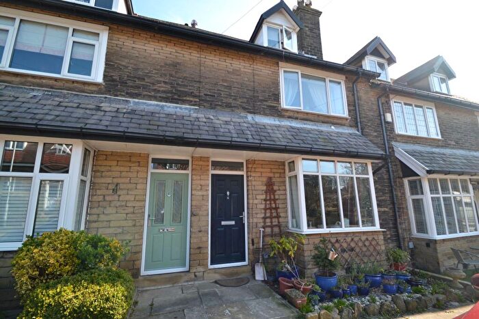 4 Bedroom Terraced House For Sale In Lenton Villas, Idle, BD10