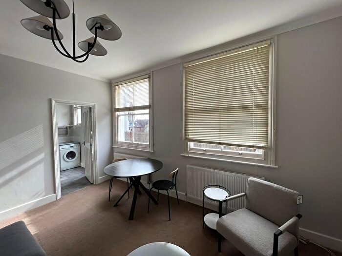 2 Bedroom Flat For Sale In Arthur Road, London, SW19