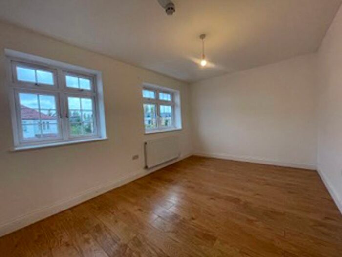 6 Bedroom Semi Detached House To Rent In Melbury Avenue, Southall, UB2