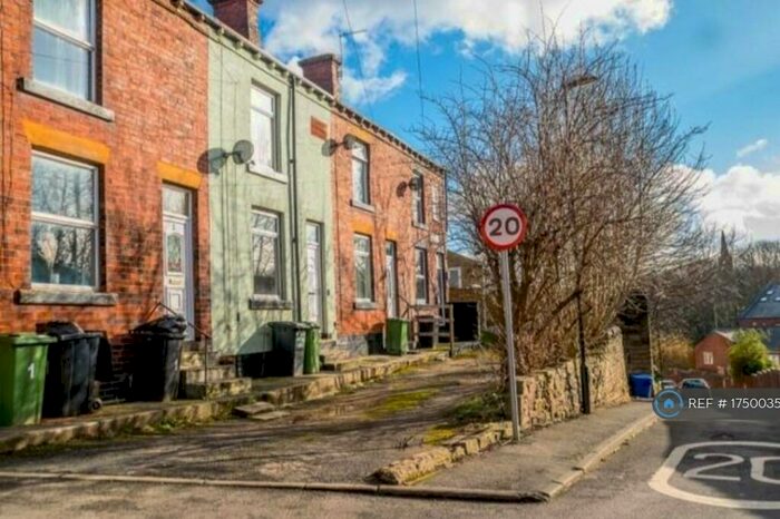 2 Bedroom Terraced House To Rent In Providence Mount, Morley, Leeds, LS27