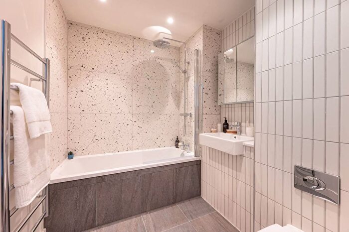 2 Bedroom Flat To Rent In Uncle Wembley, Wembley, HA9