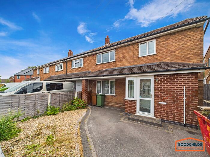 3 Bedroom Semi-Detached House For Sale In Poplar Road, Brownhills, WS8