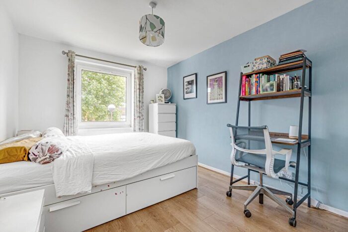 2 Bedroom Flat For Sale In Cowdenbeath Path, Islington, London, N1 - Photo 4