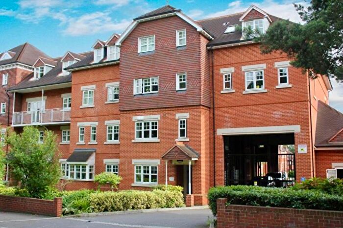 2 Bedroom Flat To Rent In Heathside Road, Woking, GU22