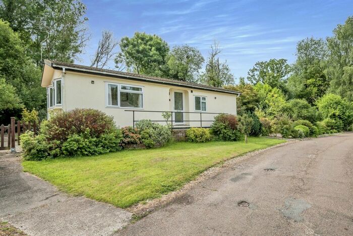 2 Bedroom Mobile/park Home For Sale In Lakeside, Haveringland, Norwich, NR10
