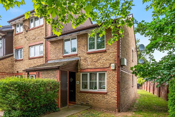 1 Bedroom Maisonette For Sale In Cygnet Close, London, NW10