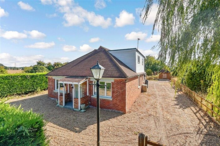 4 Bedroom Detached House For Sale In Church Road, Warehorne, Kent, TN26
