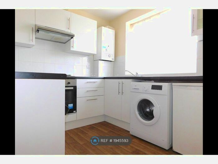 2 Bedroom Flat To Rent In Finchley Central, London, N3