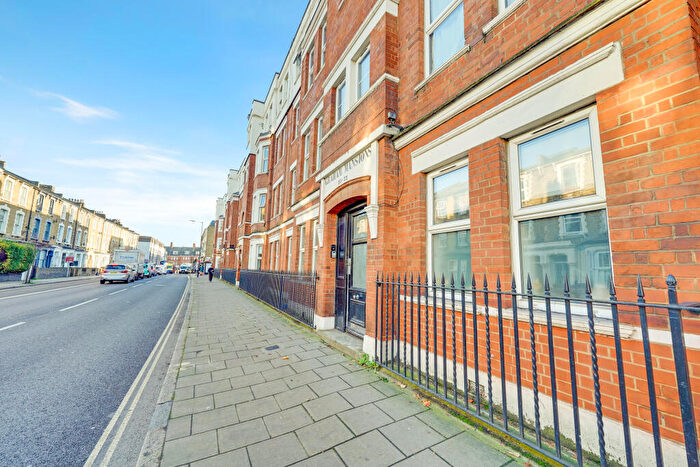 2 Bedroom Flat To Rent In Graham Mansions (), Hackney, E8