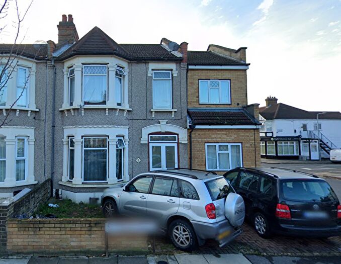 2 Bedroom End Of Terrace House To Rent In Clandon Road, Ilford, IG3