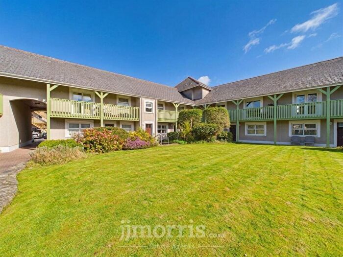 2 Bedroom Flat For Sale In Spring Gardens, Cawdor Court Spring Gardens, SA67