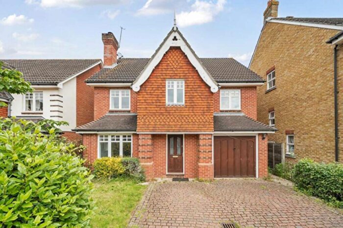 House To Rent In Hayward Road, Thames Ditton, KT7