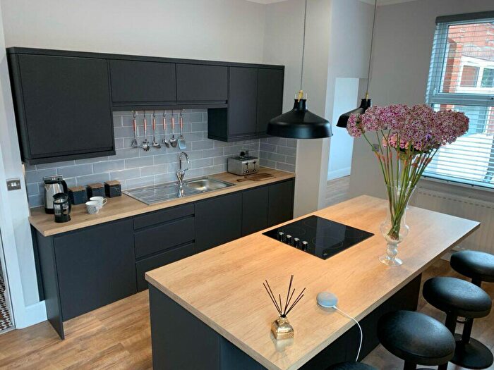 6 Bedroom End Of Terrace House To Rent In Room, St. Luke’s Road, LS11