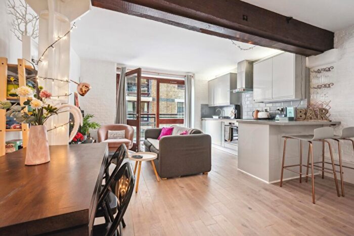 Apartment To Rent In New Crane Place Tower Hamlets, E1W