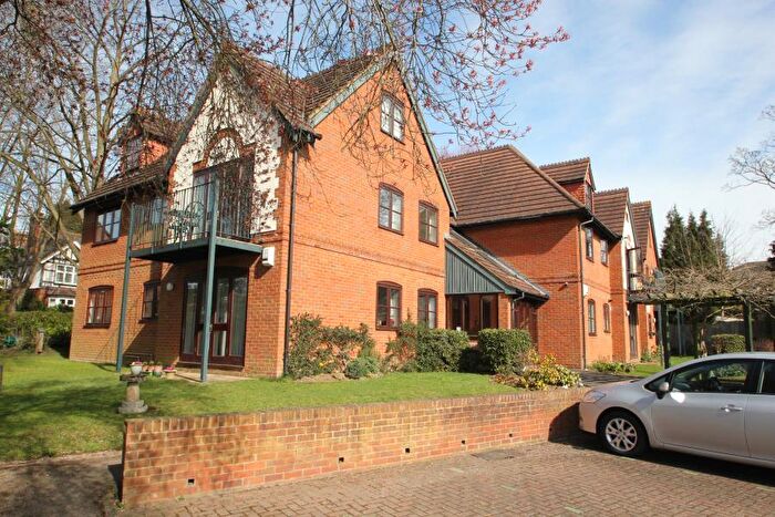 2 Bedroom Flat To Rent In Woking, Surrey, GU22