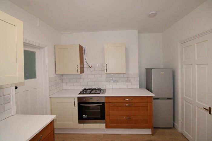 1 Bedroom Flat To Rent In Coppermill Lane, London, E17