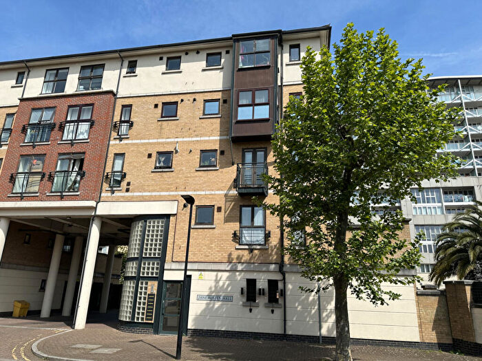 2 Bedroom Apartment For Sale In Jane Austen Hall, London, E16