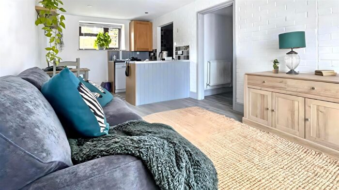 2 Bedroom Cottage To Rent In Holdenby Road, East Haddon, NN6