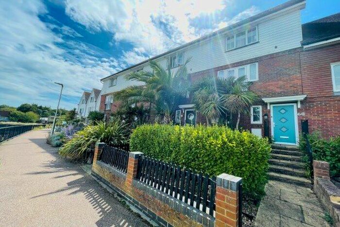 3 Bedroom Semi-Detached House To Rent In Waterside Lane, Gillingham, ME7