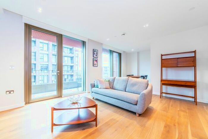 2 Bedroom Flat To Rent In Tapestry Building, Canal Reach, Kings Cross, London, N1C