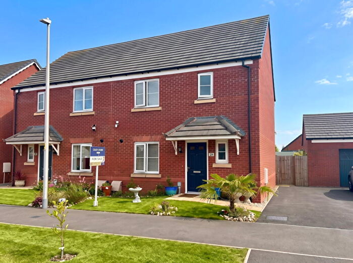 3 Bedroom Semi-Detached House For Sale In Four Acres, Warwick, CV34