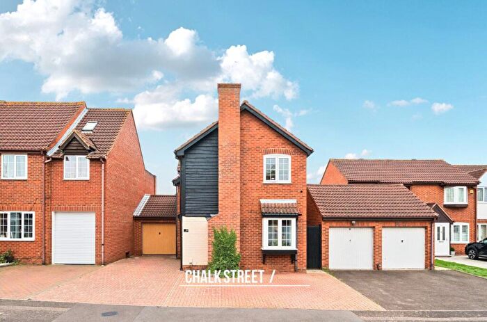 4 Bedroom Detached House For Sale In Guardian Close, Hornchurch, RM11