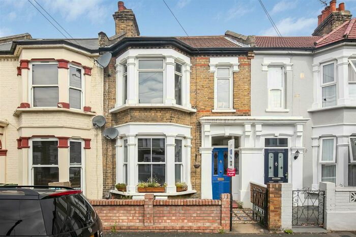2 Bedroom Flat To Rent In Leyton Park Road, Leyton, London, E10