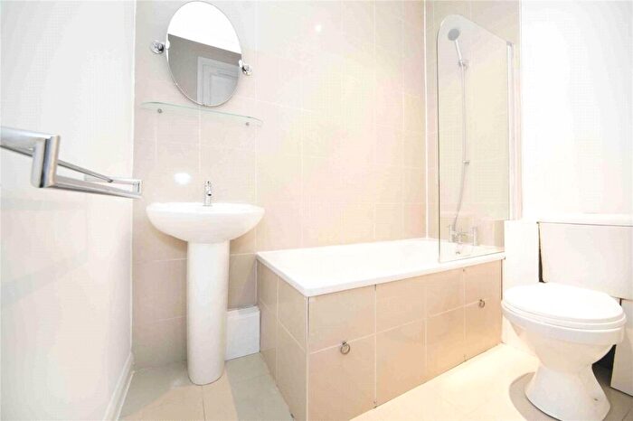 1 Bedroom Apartment For Sale In Hillmarton Road, Islington, London, N7