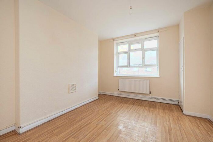 3 Bedroom Flat To Rent In Homerton Road, Hackney, London, E9