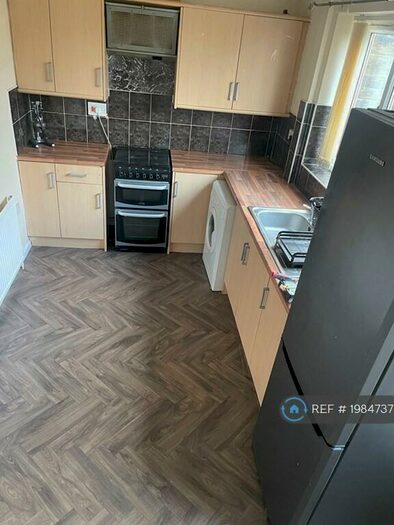 3 Bedroom Semi-Detached House To Rent In Brook Road, Rotherham, S65