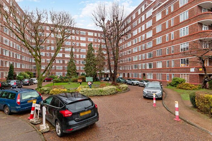 Studio For Sale In Balham High Road, Balham, London., SW17