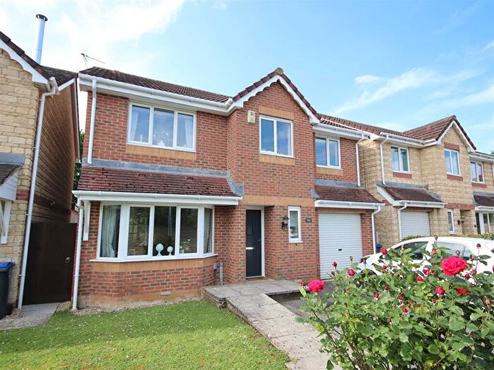 5 Bedroom Detached House For Sale In Drake Crescent, Chippenham, SN14