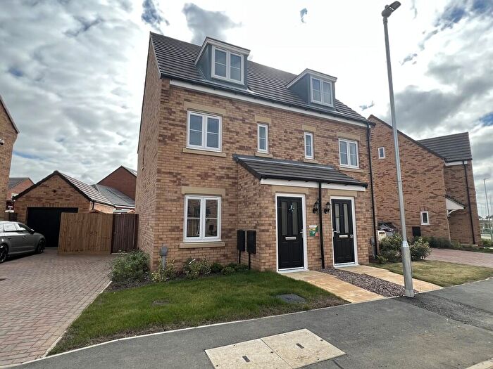 3 Bedroom Semi-Detached House To Rent In Fillenham Way, Chatteris, Cambs., PE16