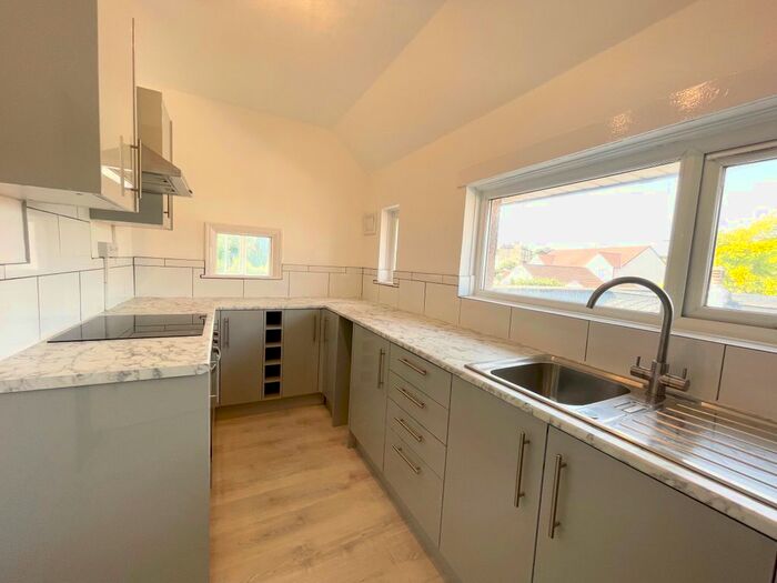 3 Bedroom Flat To Rent In Front Flat, Neva Road, Weston-Super-Mare, BS23