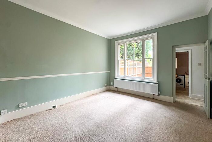 1 Bedroom Flat For Sale In Park Road, Westcliff-on-Sea, Essex, SS0