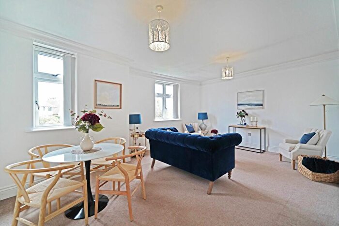 2 Bedroom Apartment For Sale In Station Road, Dorridge, B93