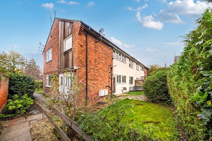 2 Bedroom Maisonette To Rent In Kingfield Drive, Woking, GU22