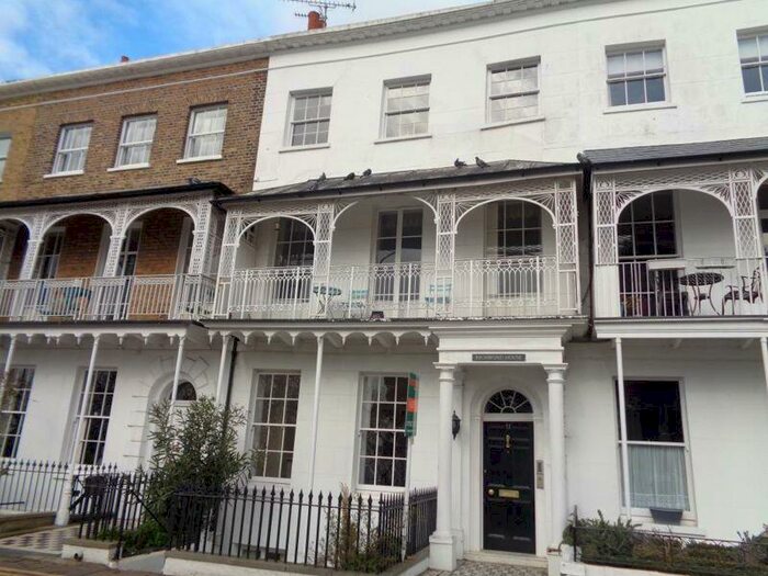 1 Bedroom Ground Flat To Rent In Royal Terrace, Southend-On-Sea, SS1