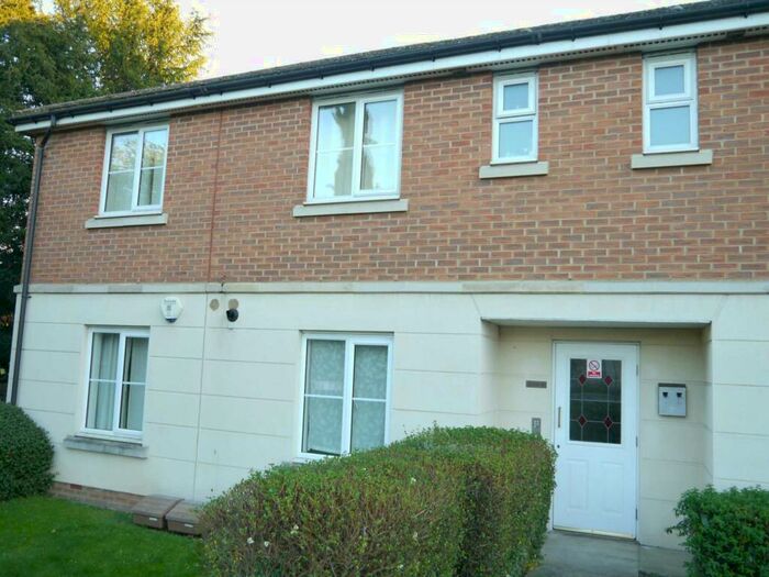 2 Bedroom Flat To Rent In St Lukes Court, AL10