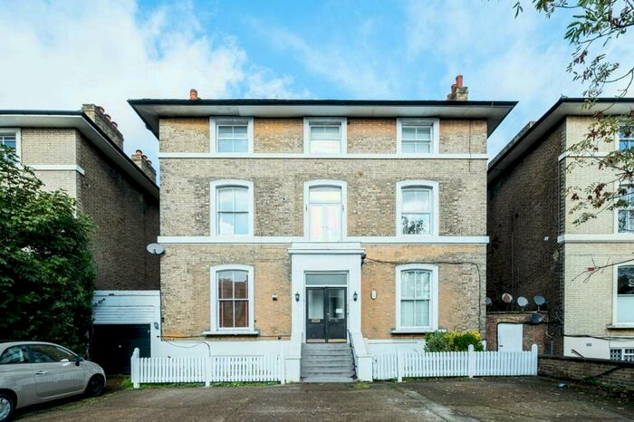 2 Bedroom Flat To Rent In Shooters Hill Road, Blackheath, London, SE3