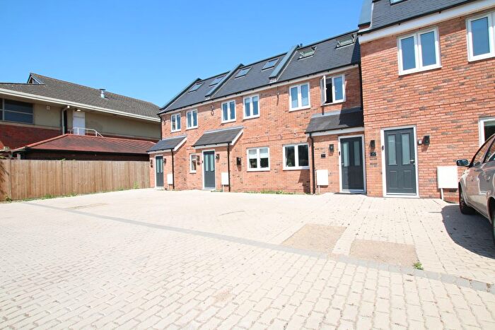 3 Bedroom Semi-Detached House To Rent In Bath Road, Harmondsworth, West Drayton, UB7